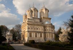 Construction of the Church of the Theotokos in Curtea de Argeș starts, a Byzantine masterpiece