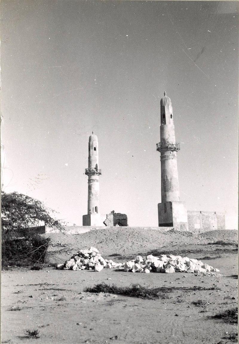 Moment image for Historical significance of the Al Khamis Mosque's construction as one of the oldest in the area.