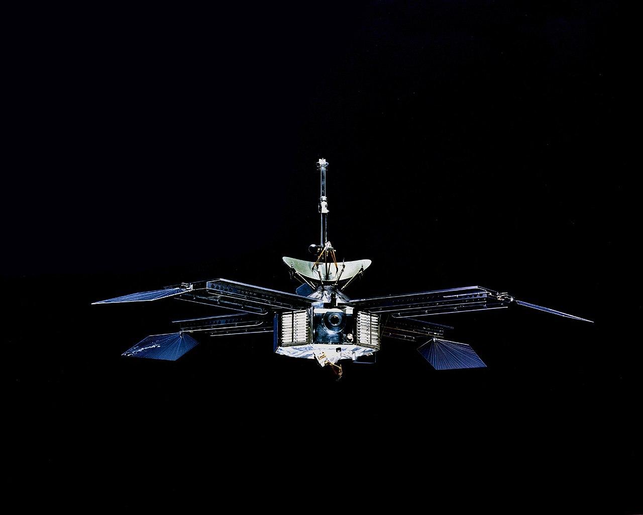 Moment image for First Successful Flyby of Mars by Mariner 4