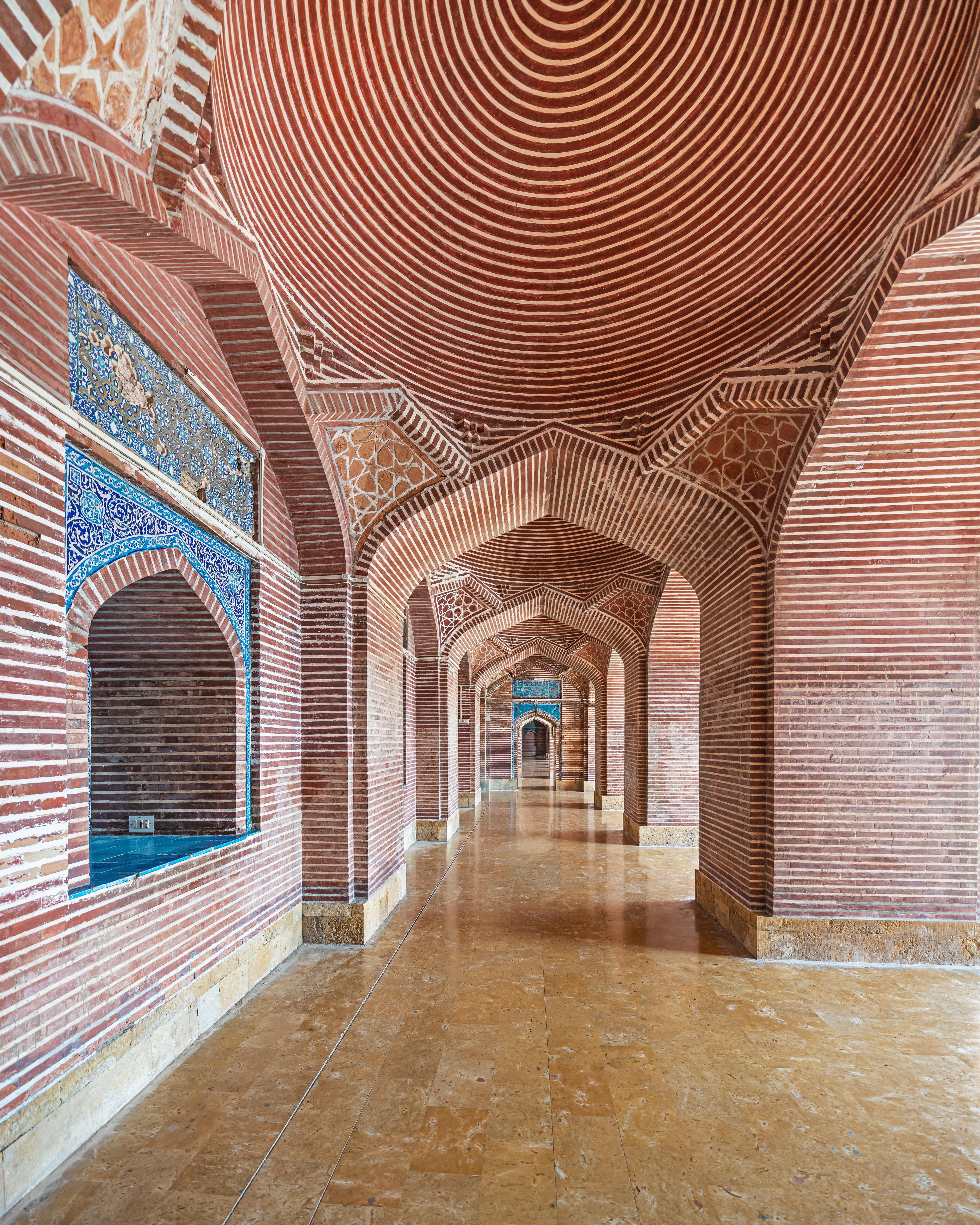 Moment image for Shah Jahan Mosque: Architectural Marvel in Thatta
