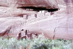Ancestral Puebloans settled in American Southwest, leaving archaeological sites and cliff dwellings.