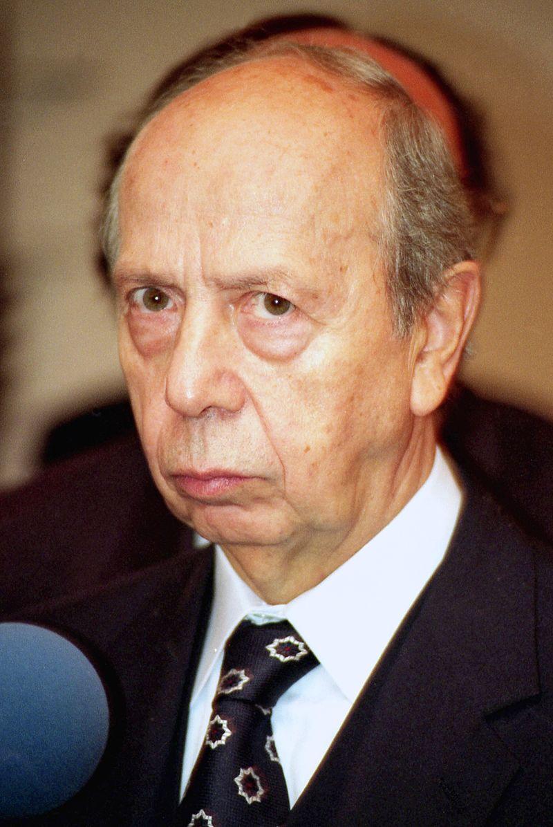 Moment image for Lamberto Dini- Italy's Prime Minister in the 1990s, known for economic reforms and crisis management.