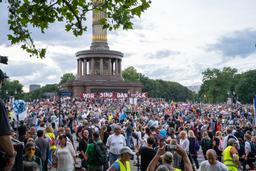 Right-wing rioters try to storm Reichstag in chaotic incident.
