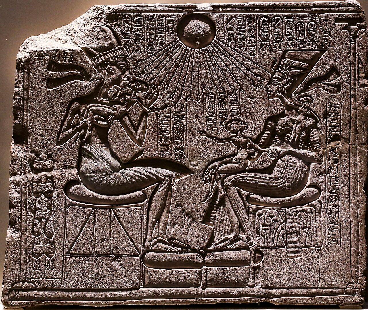 Moment image for Reign of Akhenaten, who introduced monotheistic worship of Aten.