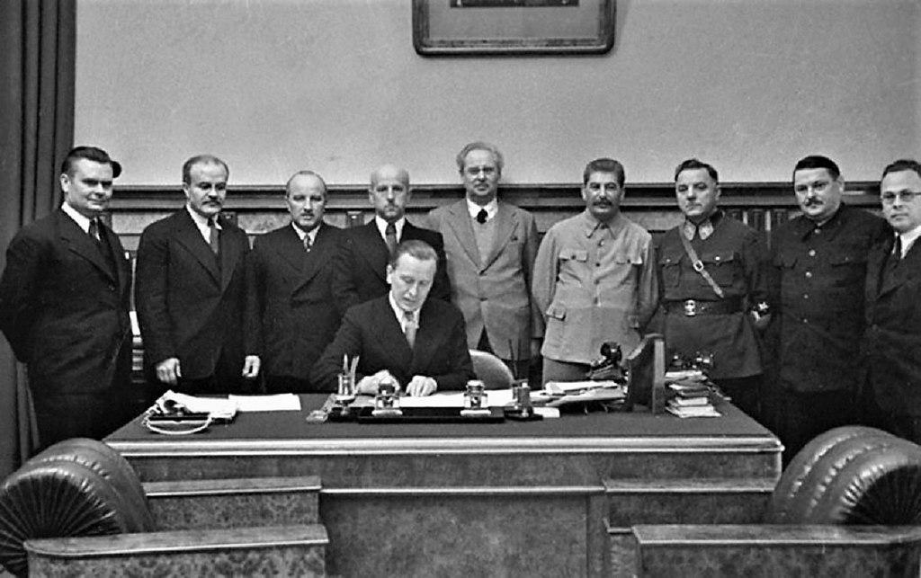 Moment image for Lithuania signs Mutual Assistance Pact with Soviet Union