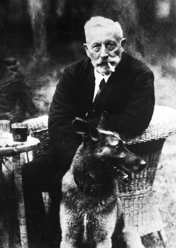 Moment image for Wilhelm II's Asylum in the United Kingdom