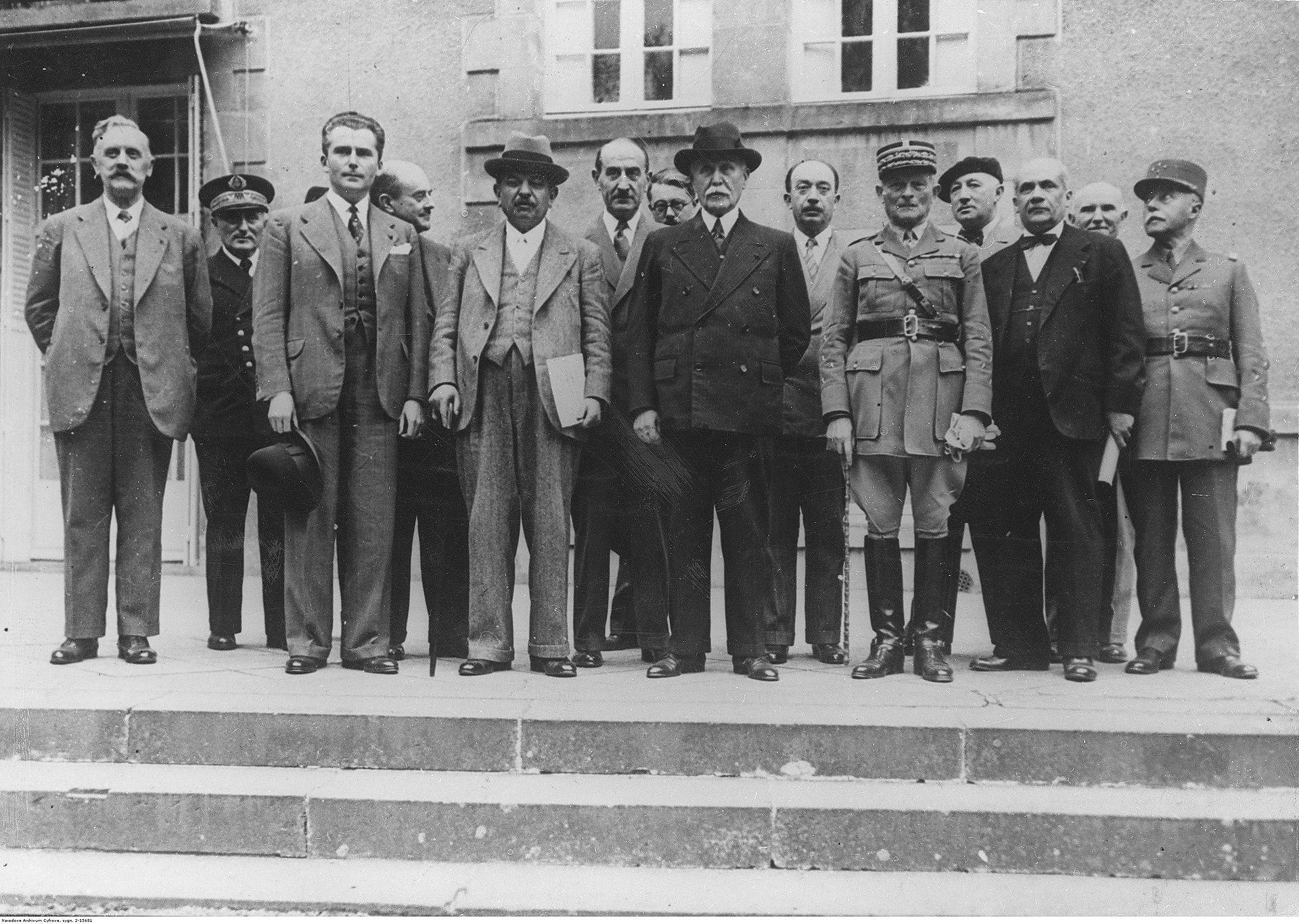 Moment image for French government moves to Bordeaux