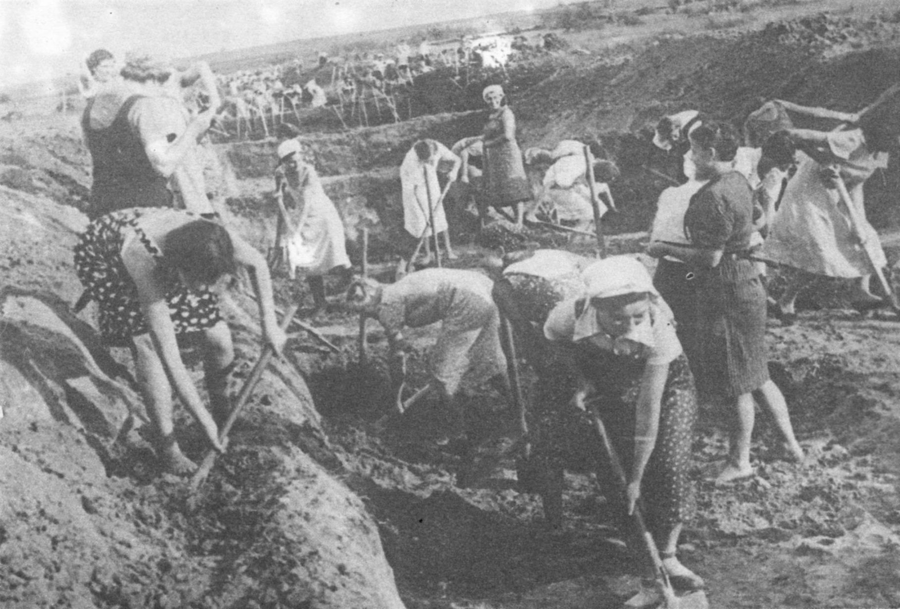 Moment image for German forces close in on Leningrad