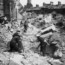 Heavy bombing of Belfast by Luftwaffe