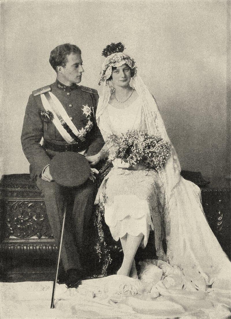 Moment image for Coronation of King Leopold III