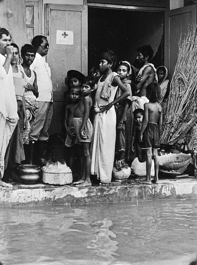 Moment image for Devastating floods cause massive grain crop loss, resulting in 28,000 deaths.