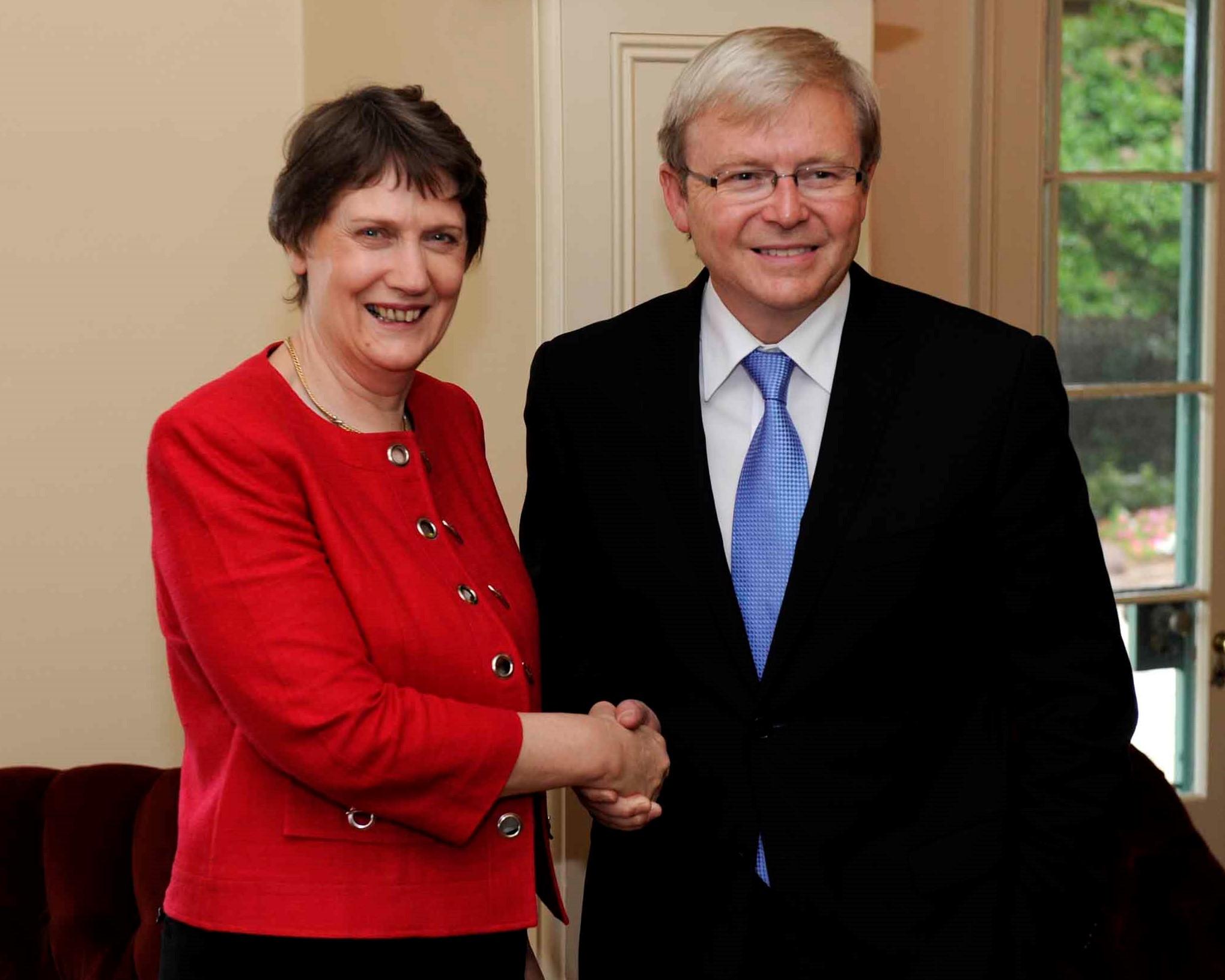 Moment image for Kevin Rudd leads Parliament in formal apology for stolen generations