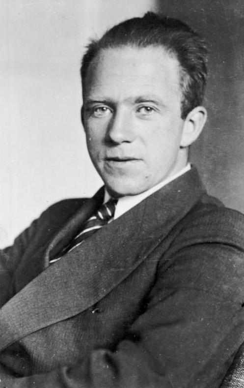 Moment image for Werner Heisenberg: Nobel Laureate for Quantum Mechanics and Molecular Research