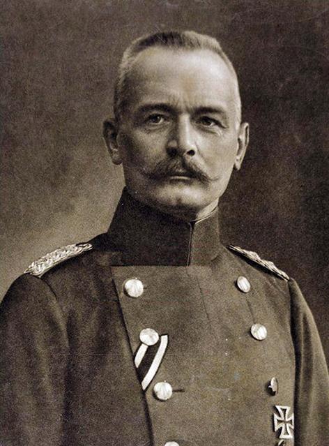 Moment image for Change in German leadership during WWI: Moltke replaced by Falkenhayn, shifting military strategy.