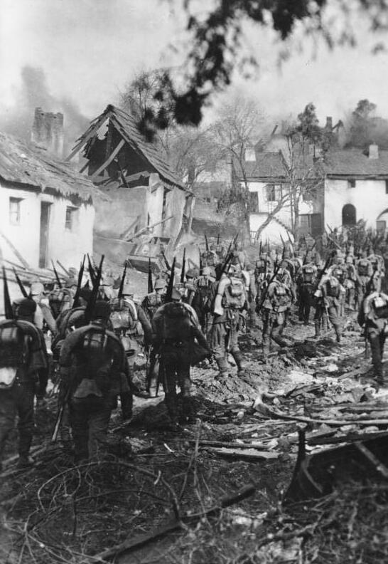 Moment image for The Battle of Tannenberg: German victory over Russian forces shifts WWI Eastern Front tide.