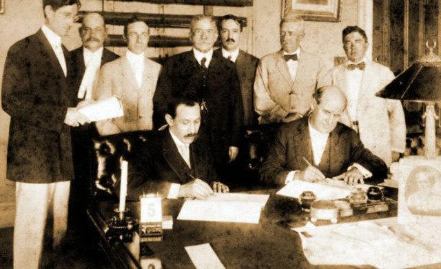 Moment image for The Bryan-Chamorro Treaty signed