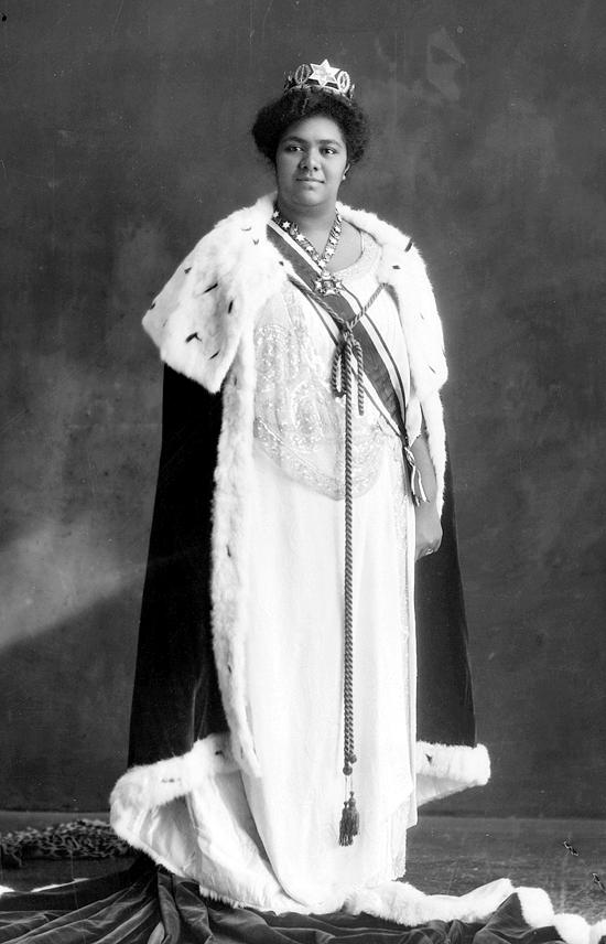 Moment image for Queen Sālote Tupou III passed away