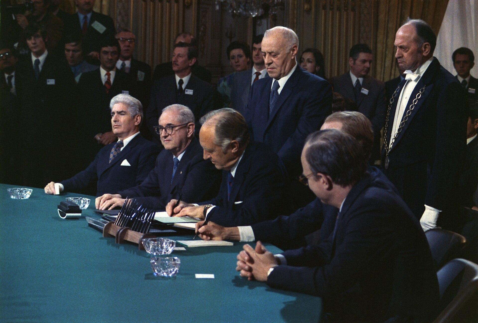 Moment image for Paris Peace Accords signed, ending war in Vietnam.