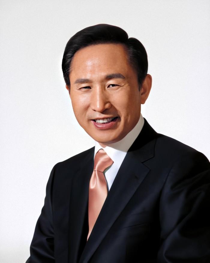 Moment image for Lee Myung-bak Elected President