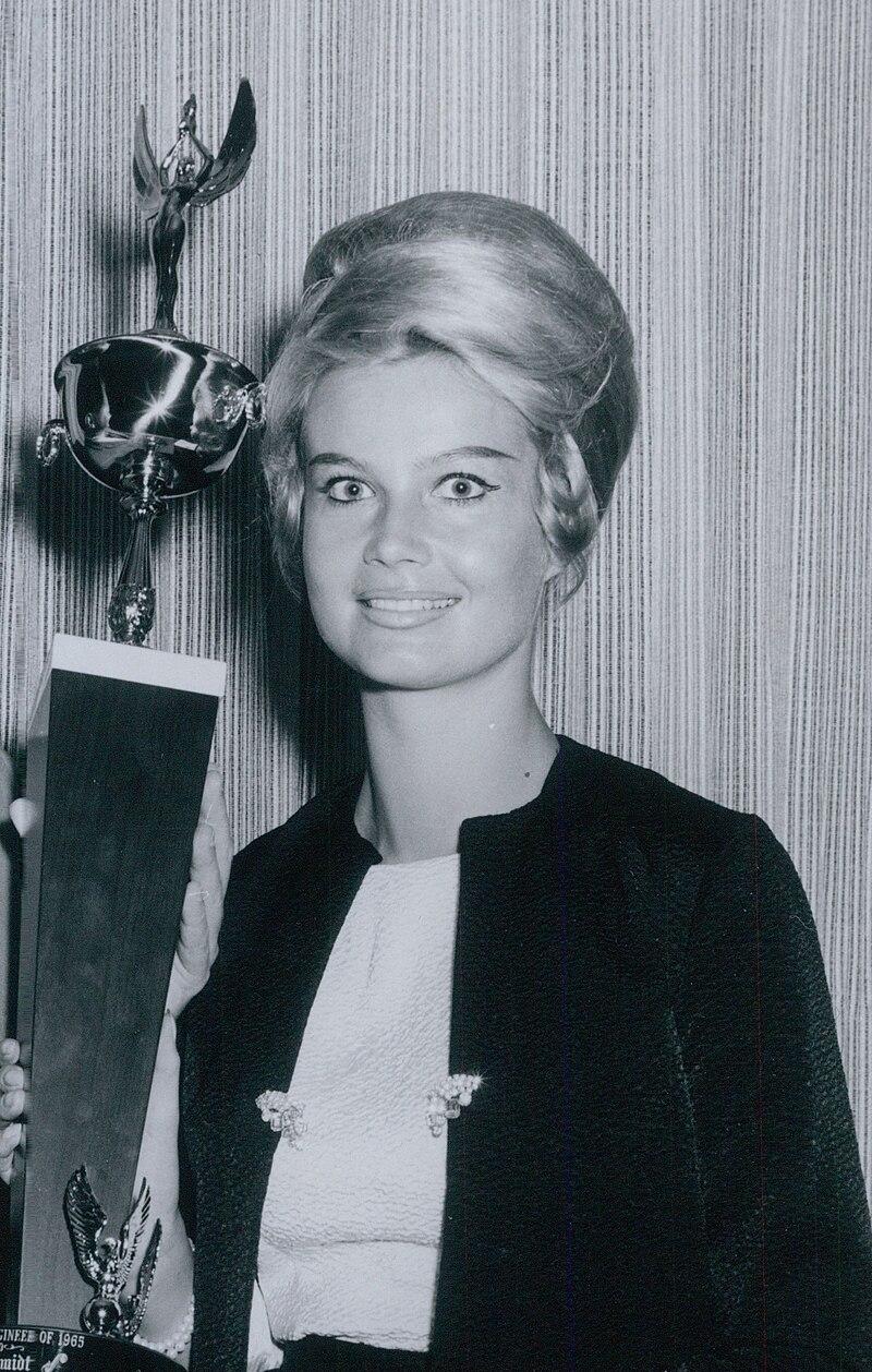 Moment image for Marlene Schmidt: First German to Win Miss Universe Crown in the 1960s