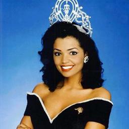 Chelsi Smith: Miss Universe, American victory promoting diversity and inclusivity.
