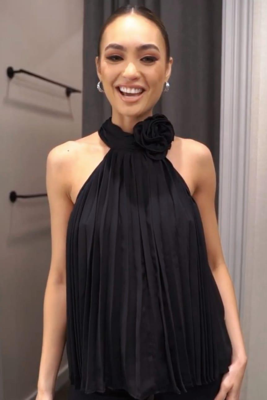 Moment image for R'Bonney Gabriel: First Filipino-American Miss Universe, Champion of Sustainable Fashion