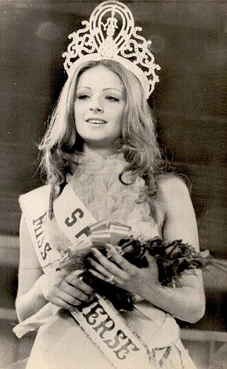 Moment image for Amparo Muñoz: Spain's First Miss Universe Triumph in 1974