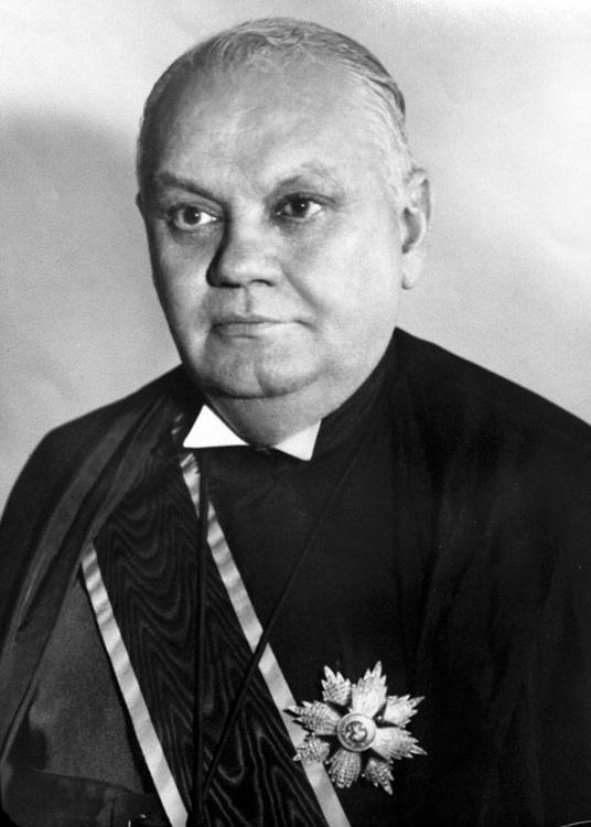 Moment image for 	President Vargas resigns, José Linhares becomes acting president, beginning the period known as the Fourth Brazilian Republic at the end of his term