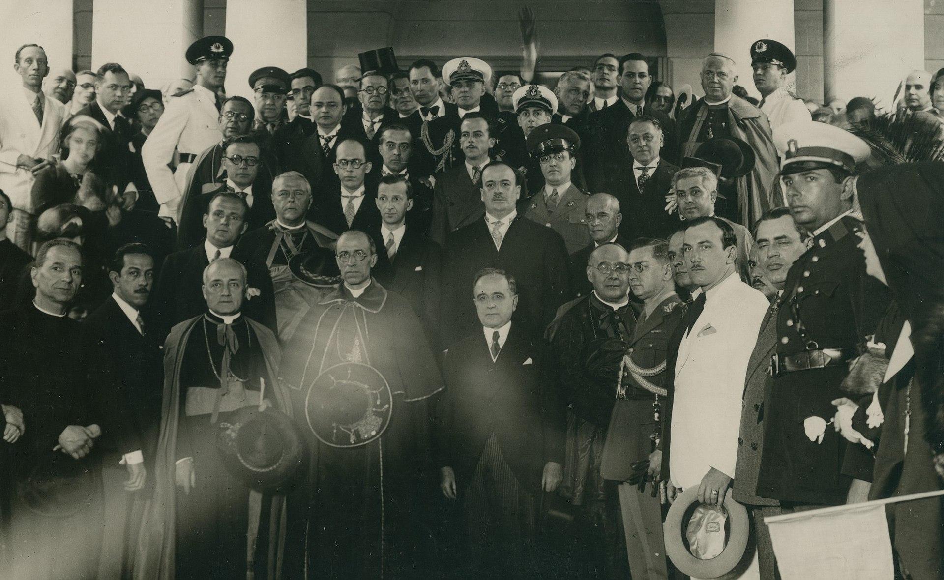 Moment image for Transition to Vargas Era: Fall of the Old Republic