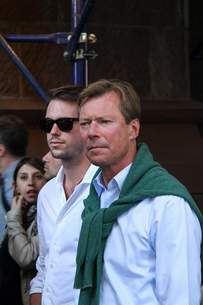 Moment image for Grand Duke Jean abdicates in favor of son Henri.