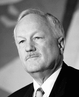 Finance Minister Roger Douglas begins deregulating the economy.