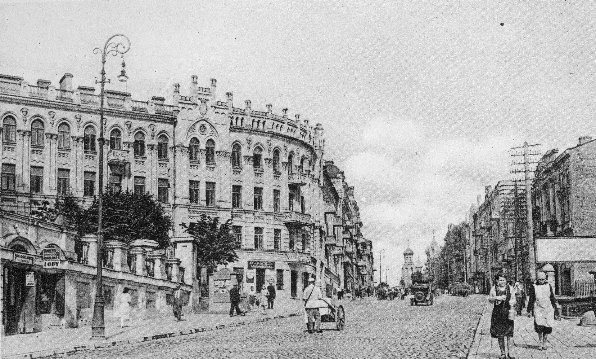 Moment image for First gymnasium in Vilnius emphasizes national language usage, enhancing cultural identity and education quality.