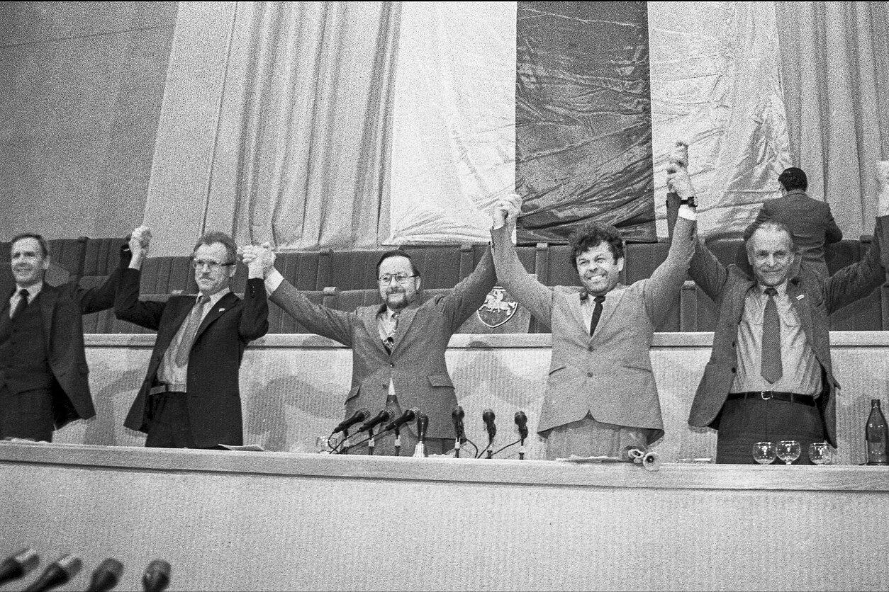 Moment image for Statehood Restoration Day.