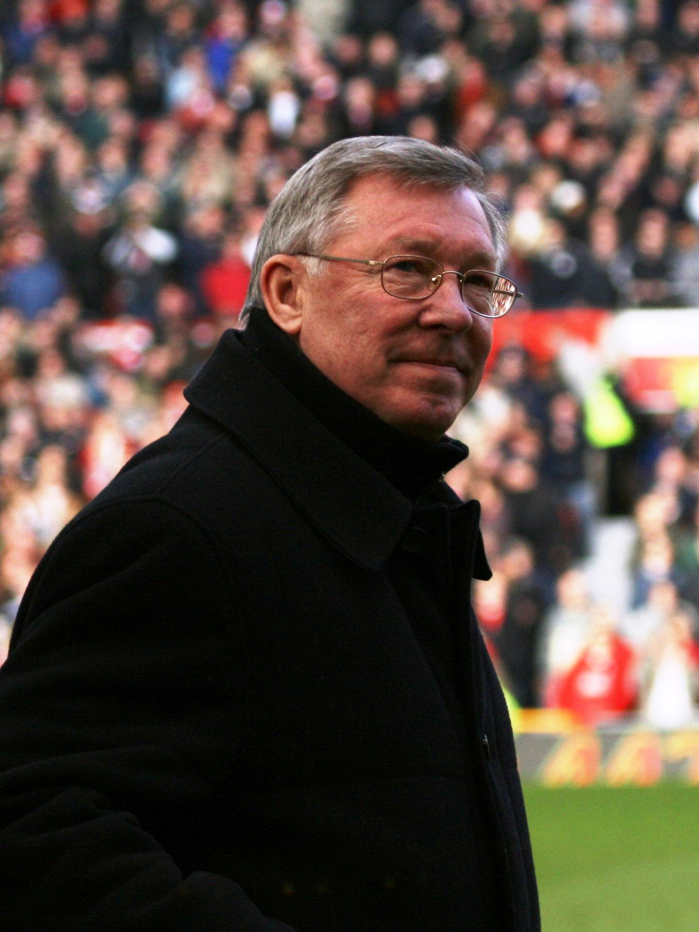 Moment image for Sir Alex Ferguson retires as Manchester United manager after a legendary career in football.