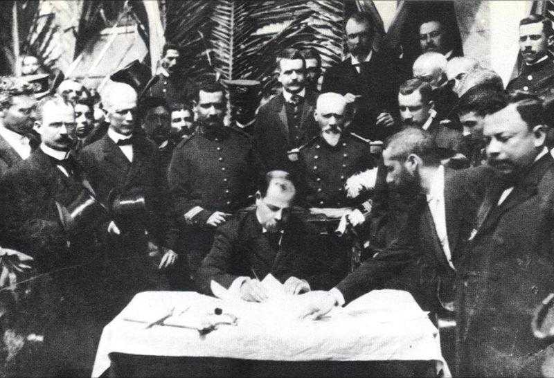 Moment image for Manuel Estrada Cabrera Assumes Office