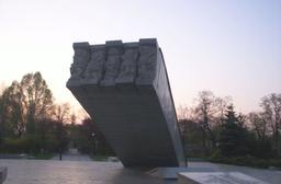 Battle of Głogów: Bolesław III Wrymouth vs. Holy Roman Empire in historical conflict.