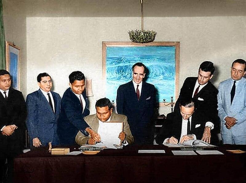 Moment image for Maldives' Gains Independence from the British