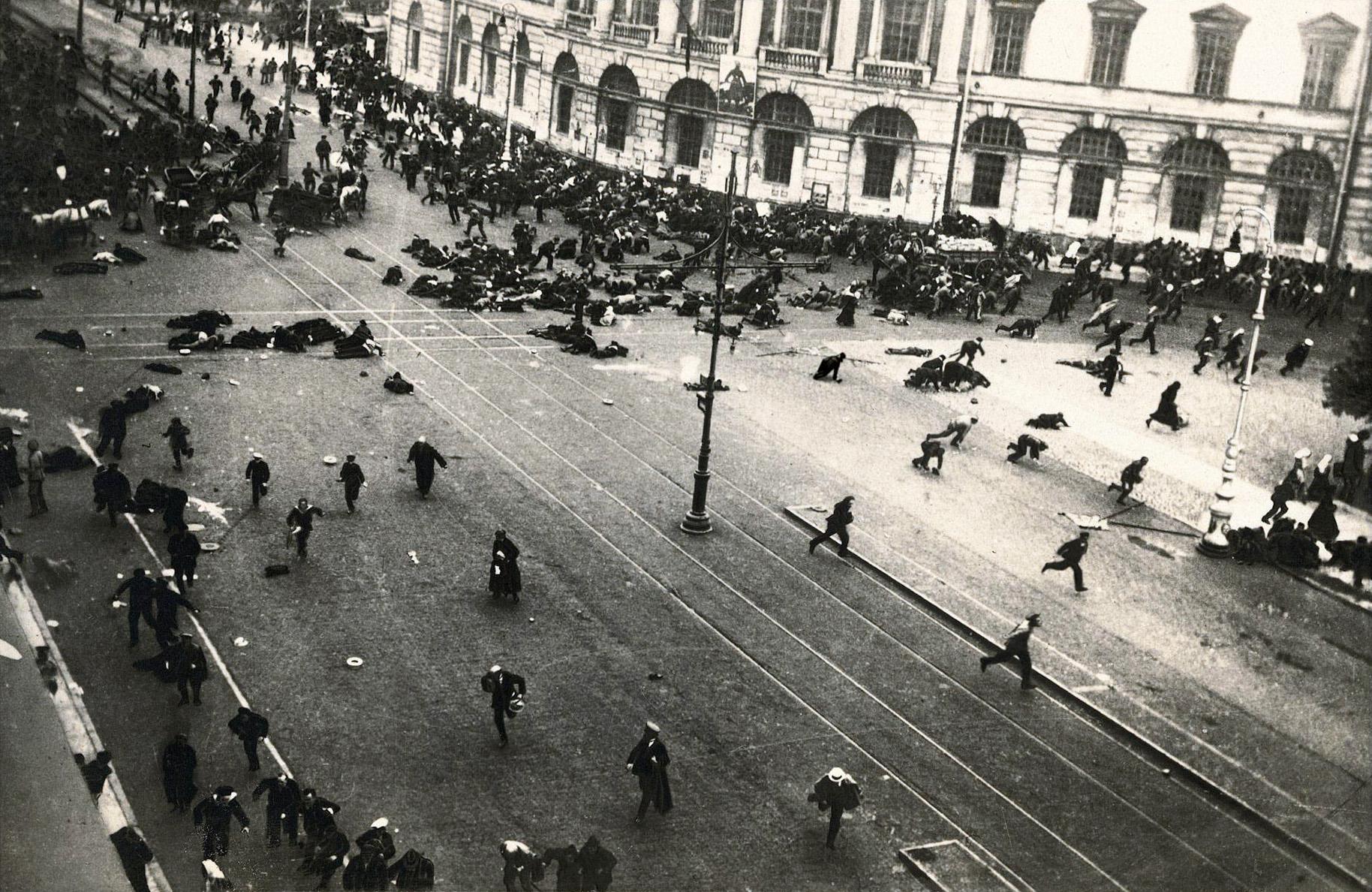 Moment image for Provisional Government Troops Fire on Petrograd Protesters in 'July Days' Unrest