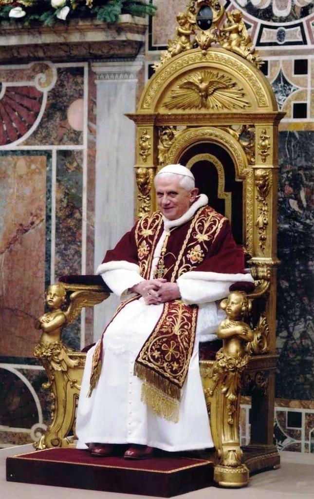 Moment image for Pope Benedict XVI's historic resignation after nearly 600 years