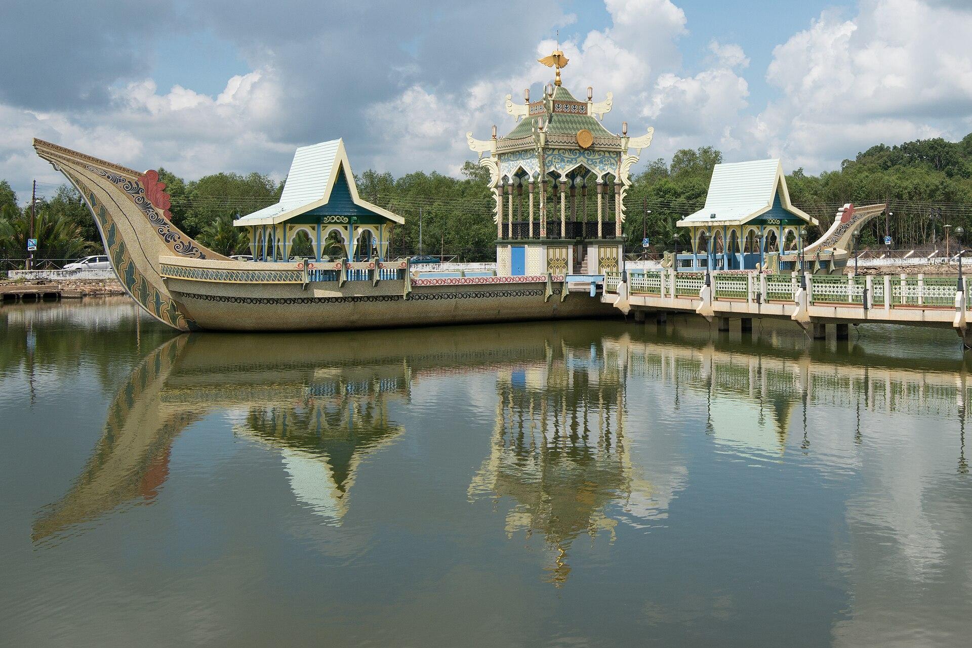 Moment image for Iconic Mosque Construction in Brunei