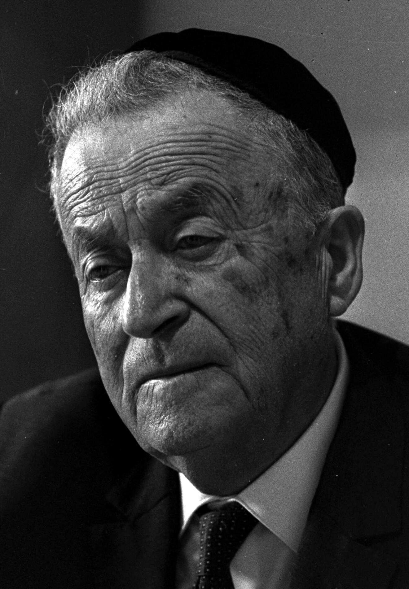 Moment image for Nobel Prize honors Agnon and Sachs for Jewish literary contributions.