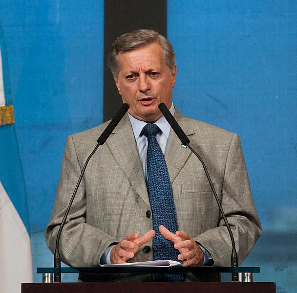 Moment image for Paradise Papers Reveal Shell's Offshore Deals with Juan José Aranguren