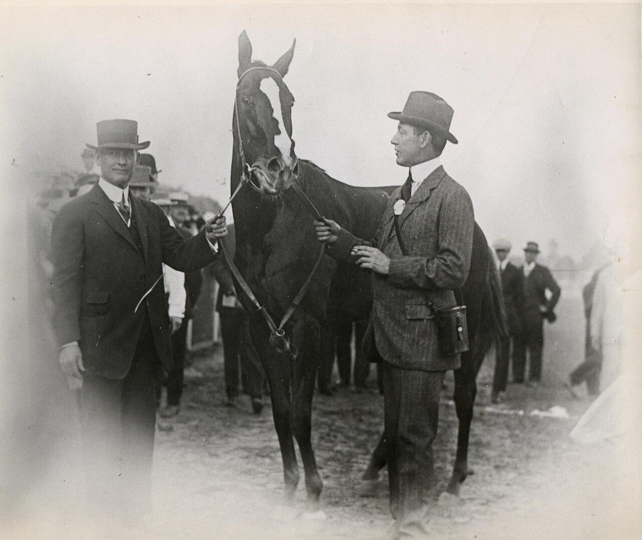 Moment image for Regret's fast 1+1⁄4 miles victory with Joe Notter, James Rowe Sr., Harry Payne Whitney.