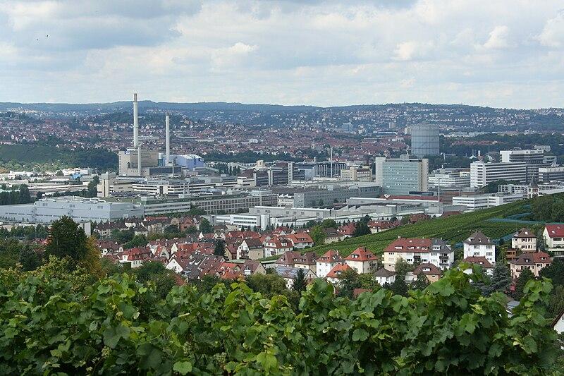 Moment image for Daimler Launches New Corporate Structure