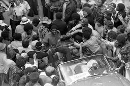 Magic Johnson leads Lakers to victory