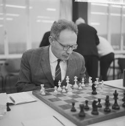 Mikhail Botvinnik regains World Chess Championship