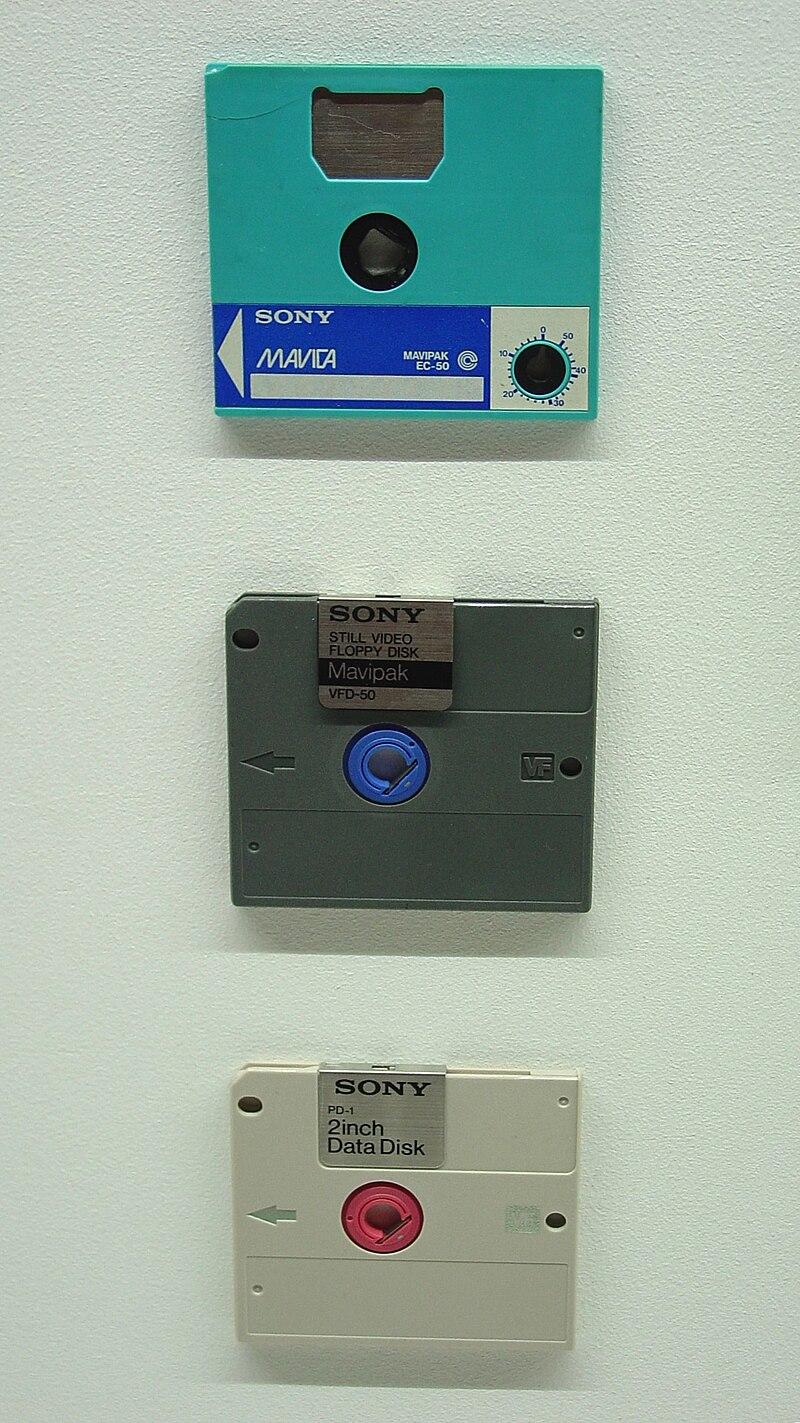 Moment image for Sony introduced 3.5-inch floppy disks