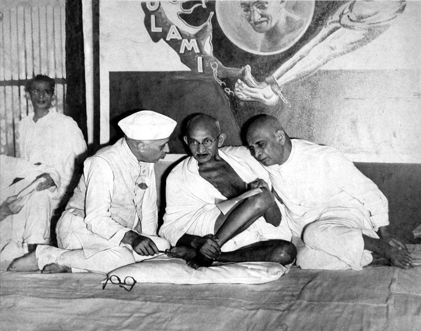 Moment image for Debate Between Gandhi and Nehru: Push for Indian Independence with Strategic Compromise