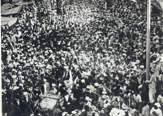 Moment image for Nehru's Peshawar Procession: Unity in India's Independence Struggle