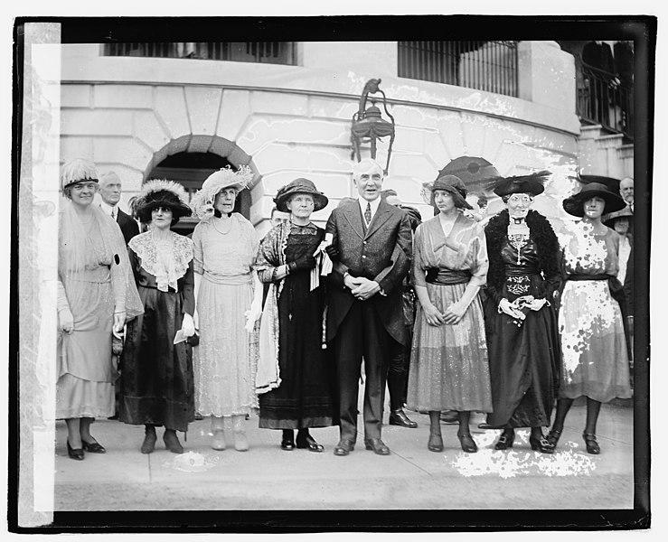 Moment image for Marie Curie's U.S. Tour: Securing Funds for Radium Research